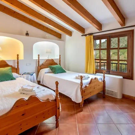 Sleeps 6 With Pool Air Con And Wifi Villa Pollença