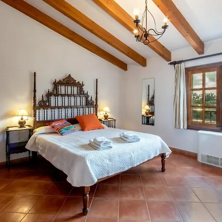 Villa Sleeps 6 With Pool Air Con And Wifi