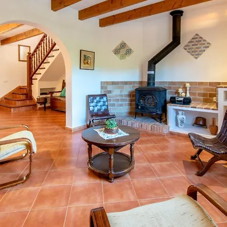 Sleeps 6 With Pool Air Con And Wifi