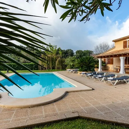 Villa Sleeps 6 With Pool Air Con And Wifi