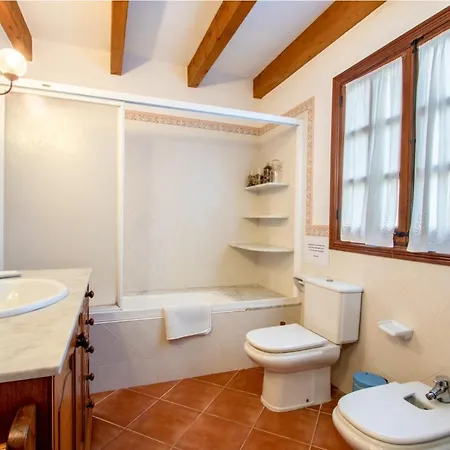 Sleeps 6 With Pool Air Con And Wifi