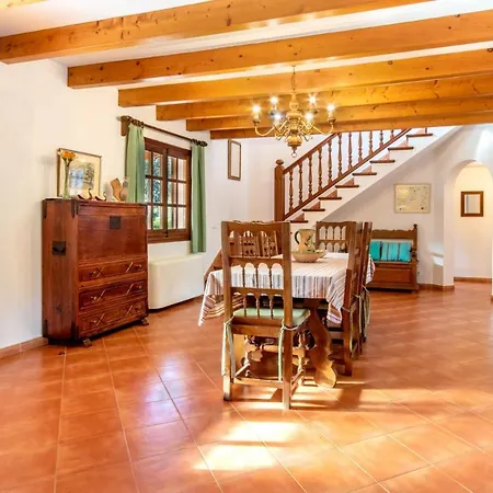 Sleeps 6 With Pool Air Con And Wifi